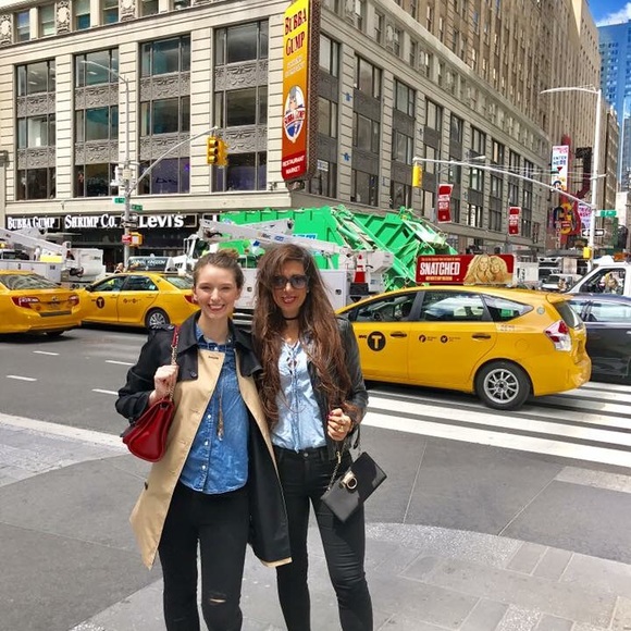 Meet your Posher, Ayla - Picture 4 of 8